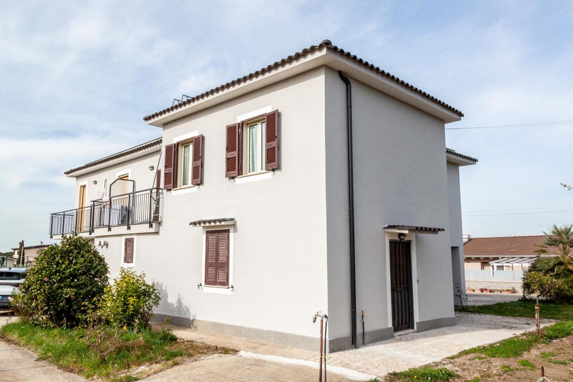 A Casa Di Marco Guesthouse - Apt Di Ciampino E Stazione Per Roma Marino Zewnętrze zdjęcie