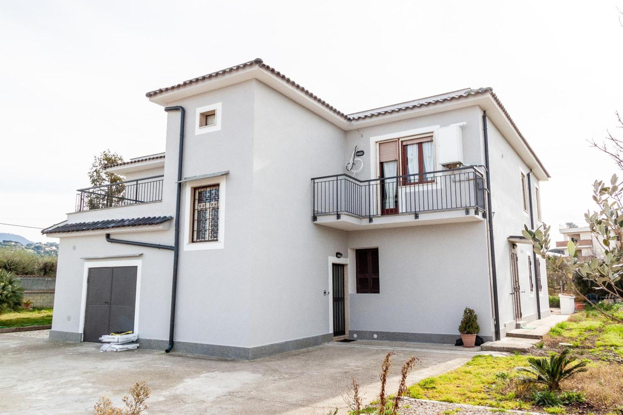 A Casa Di Marco Guesthouse - Apt Di Ciampino E Stazione Per Roma Marino Zewnętrze zdjęcie